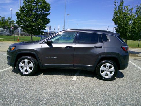 Used 2019 Jeep Compass Latitude w/ Popular Equipment Group AWD/4WD image 25