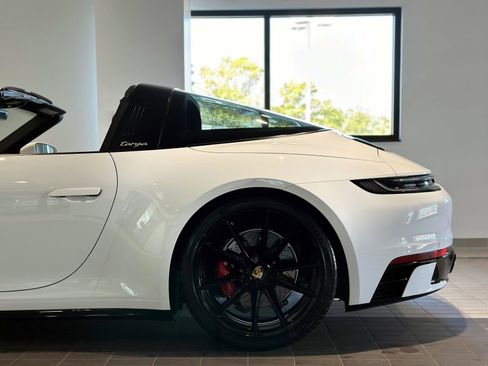 Certified 2022 Porsche 911 Targa 4S image 13