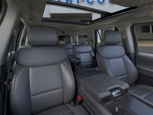 New 2025 Ford Expedition Active image 10