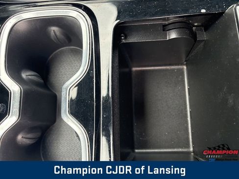 Used 2024 Chevrolet Traverse LT AWD/4WD image 35