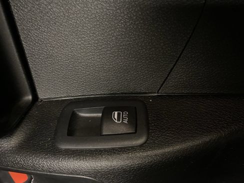 Used 2025 Chrysler Pacifica Limited FWD image 25