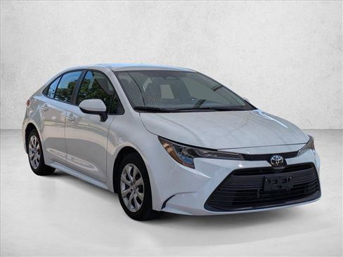 Used 2025 Toyota Corolla LE FWD image 3