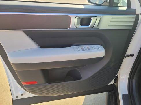 Used 2025 Hyundai Santa Fe SE image 4