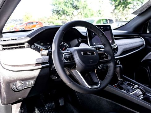 Used 2023 Jeep Compass Latitude w/ Convenience Group image 15