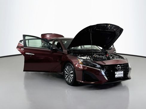 Used 2024 Nissan Altima 2.5 SV FWD image 19