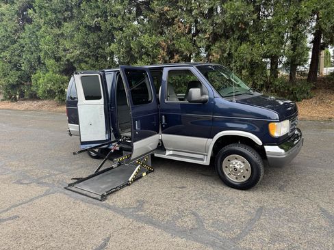 Used 2003 Ford E-350 and Econoline 350 XLT RWD image 3