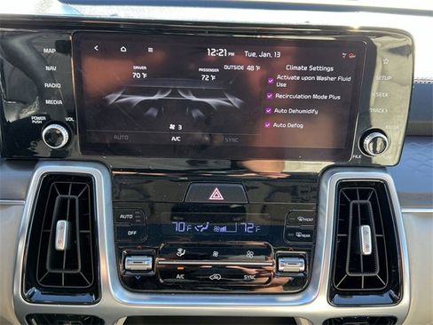 Certified 2022 Kia Sorento SX image 19