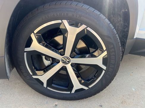 Used 2025 Volkswagen Taos SEL image 13