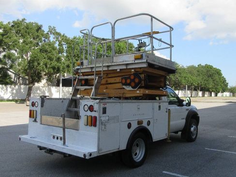 Used 2007 Ford F550 2WD Regular Cab Super Duty image 5