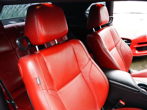 Used 2015 Dodge Challenger R/T Plus RWD image 13