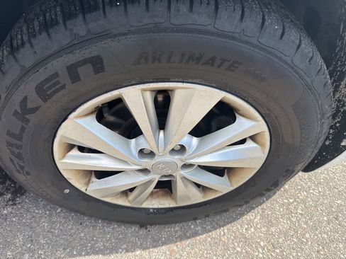 Used 2015 Kia Sedona LX image 12