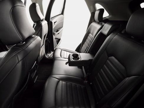 Used 2024 Ford Edge SEL image 16