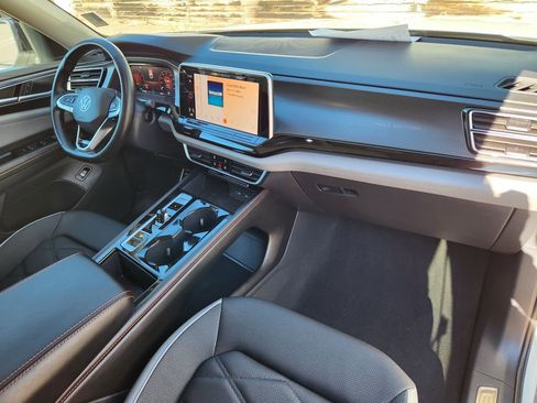 Certified 2025 Volkswagen Atlas Peak Edition SE image 18