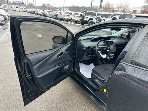 Used 2017 Toyota Prius Three Touring image 15