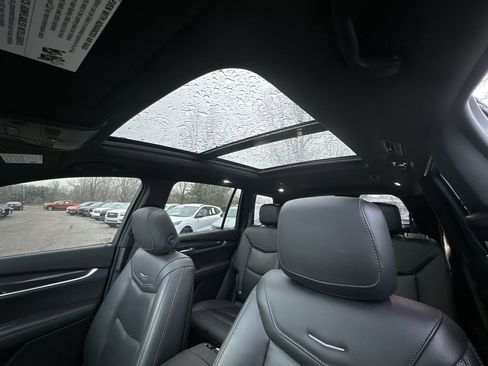 Used 2023 Cadillac XT6 Sport w/ Technology Package image 22