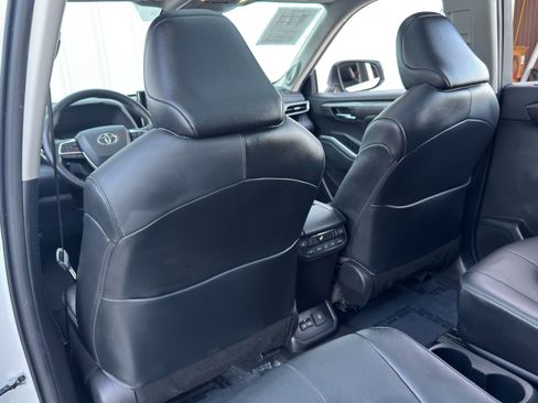 Used 2022 Toyota Highlander Platinum image 36