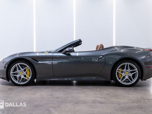 Used 2017 Ferrari California T RWD image 1