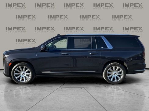 Used 2024 Cadillac Escalade ESV Premium Luxury Platinum image 2