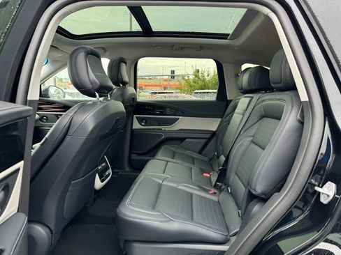 Used 2024 Lincoln Nautilus Reserve w/ Equipment Group 202A image 10