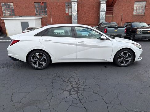 Used 2022 Hyundai Elantra Limited image 8