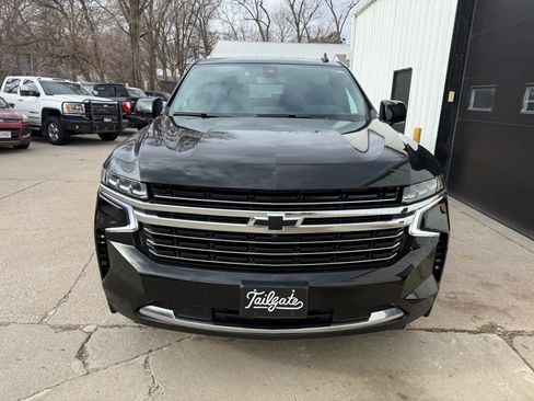 Used 2021 Chevrolet Suburban LT w/ LT Signature Package image 3