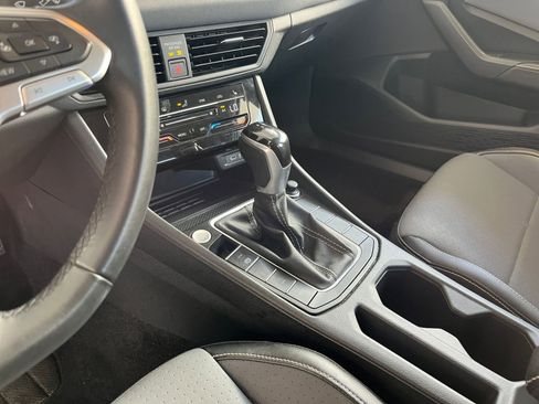 Used 2025 Volkswagen Jetta SE image 42