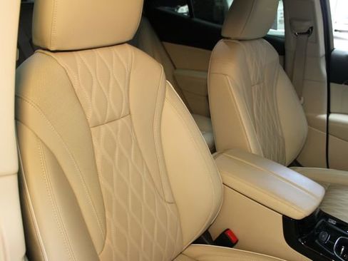 Used 2023 Buick Envision Avenir image 11