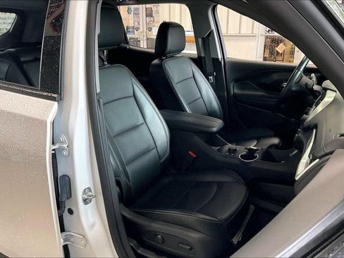 Used 2024 GMC Terrain SLT AWD/4WD image 22