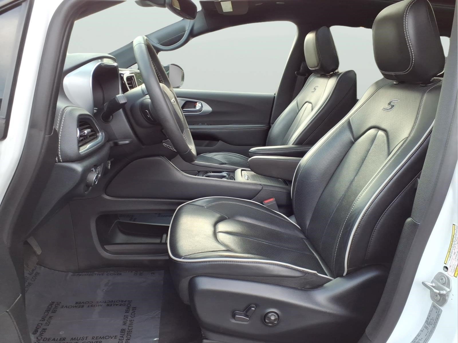 Used 2025 Chrysler Pacifica Limited FWD image 16
