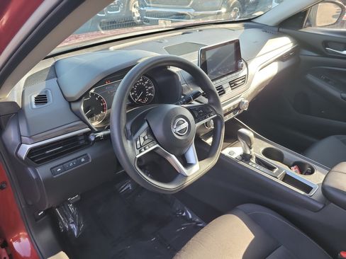 Used 2025 Nissan Altima 2.5 SV FWD image 17