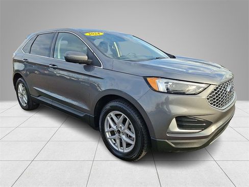Used 2024 Ford Edge SEL image 3