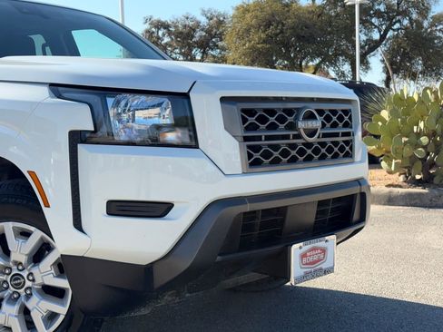 Used 2023 Nissan Frontier SV w/ Tow Package image 3