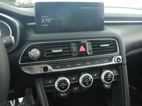 Used 2023 Genesis G70 2.0T image 13