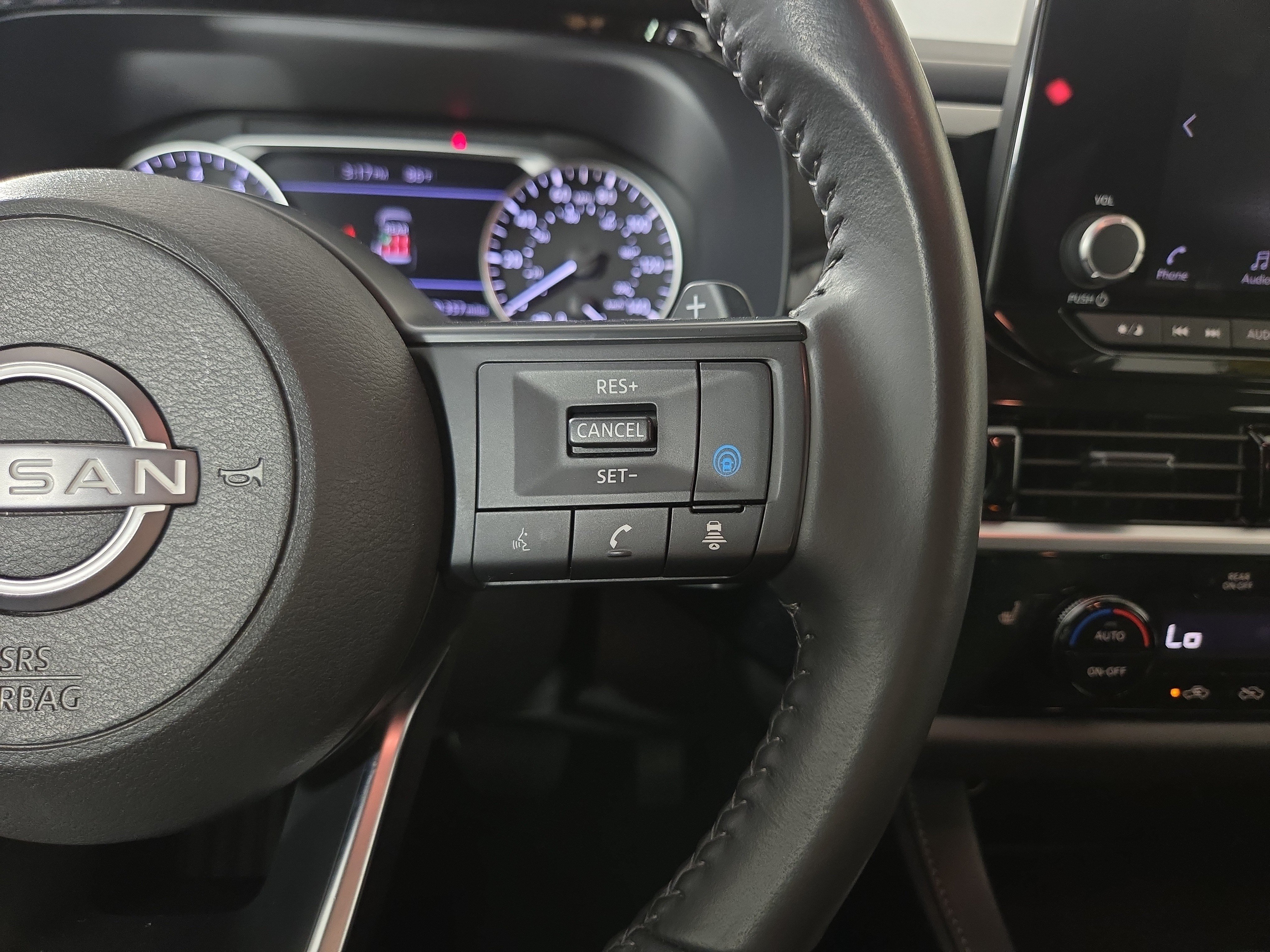 Used 2024 Nissan Pathfinder SV AWD/4WD image 17