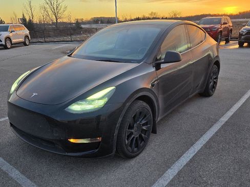 Used 2024 Tesla Model Y Long Range image 21