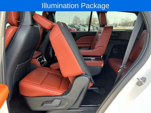 Used 2025 Lincoln Aviator Reserve w/ Equipment Group 201A image 9