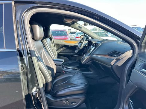 Used 2017 Lincoln MKC Select w/ Lincoln MKC Climate Package image 26