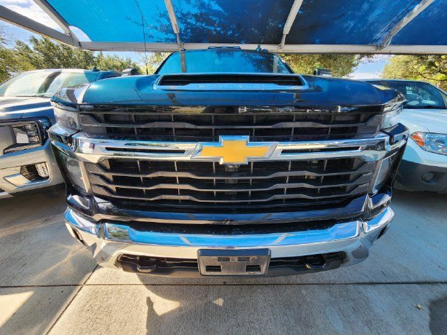 Used 2024 Chevrolet Silverado 2500 LT w/ Texas Edition AWD/4WD image 2