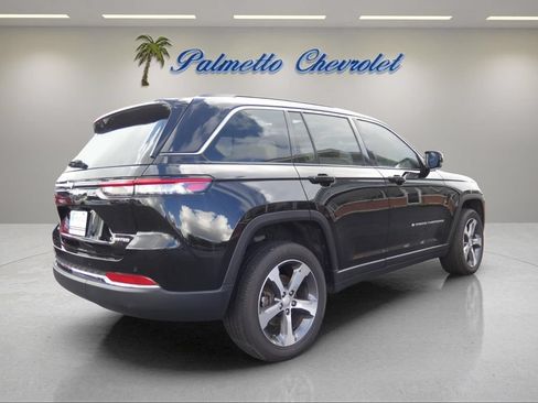 Used 2024 Jeep Grand Cherokee Limited AWD/4WD image 3