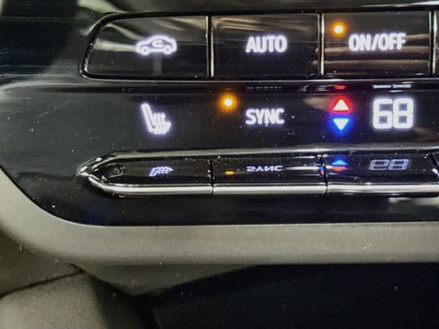 Used 2022 Buick Envision Essence w/ Safety Package FWD image 20