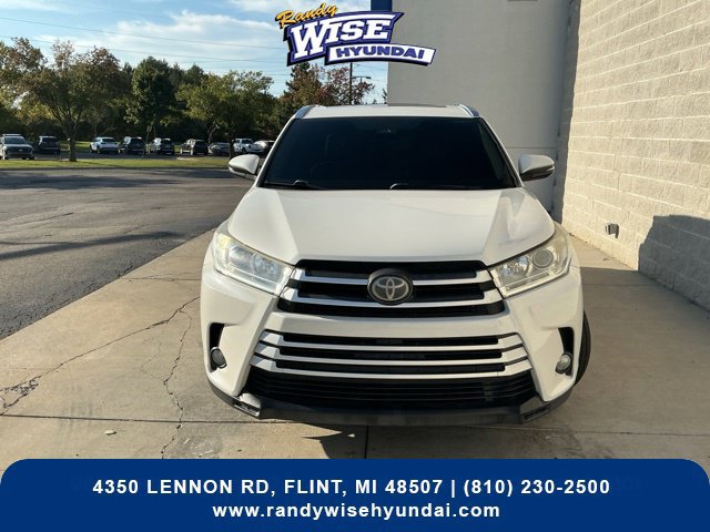 Used 2019 Toyota Highlander XLE FWD image 2