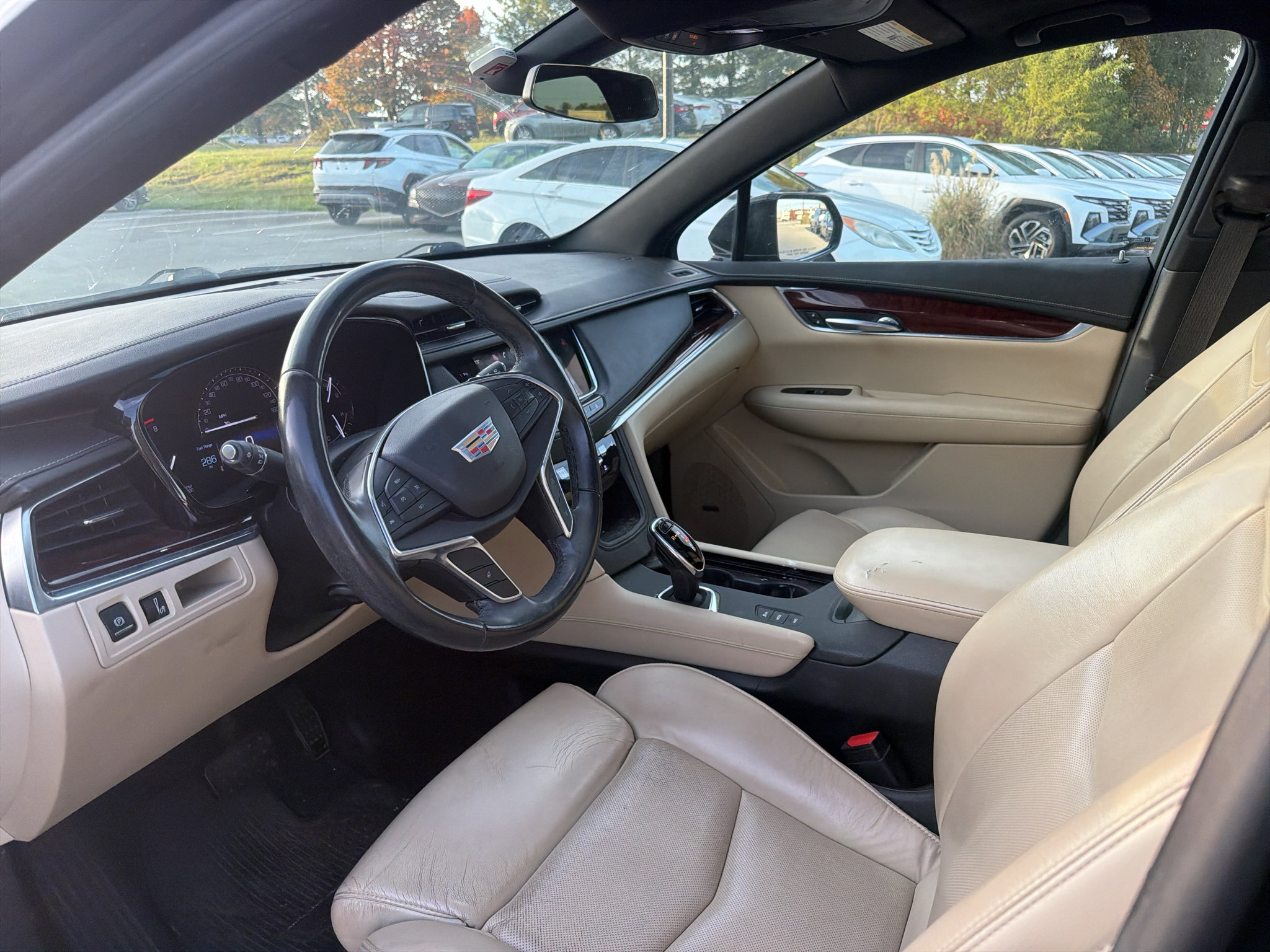 Used 2017 Cadillac XT5 Luxury w/ LPO, Wheel Lock Package AWD/4WD image 11