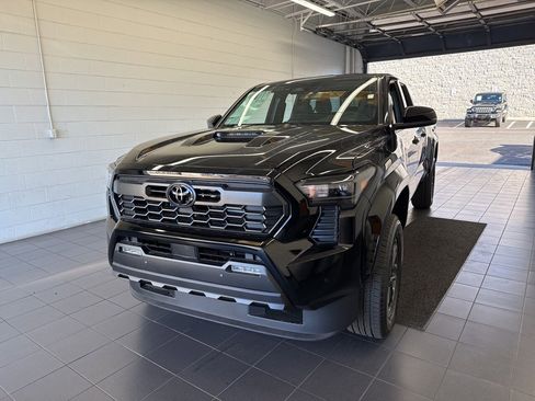 New 2026 Toyota Tacoma SR5 image 3