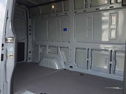 Used 2025 Mercedes-Benz Sprinter 2500 image 15