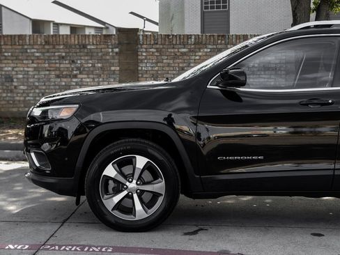 Used 2021 Jeep Cherokee Limited w/ Mopar Interior Package image 22