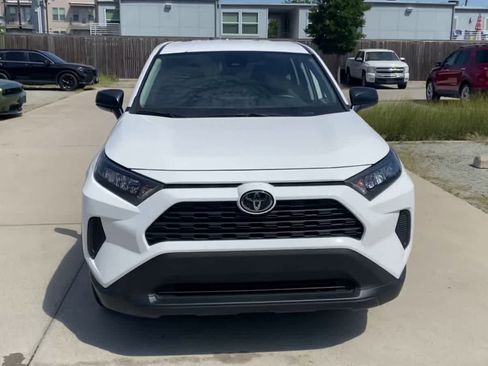 Used 2022 Toyota RAV4 LE FWD image 3