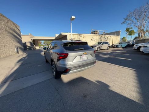 Used 2025 Chevrolet Trax LT image 16