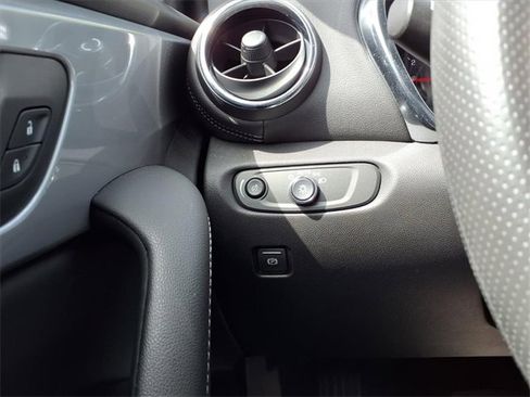 Used 2023 Chevrolet Blazer LT w/ Convenience Package image 14