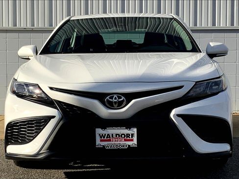Used 2022 Toyota Camry SE FWD image 3