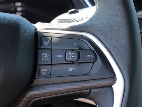 New 2025 Jeep Grand Cherokee L Limited image 10